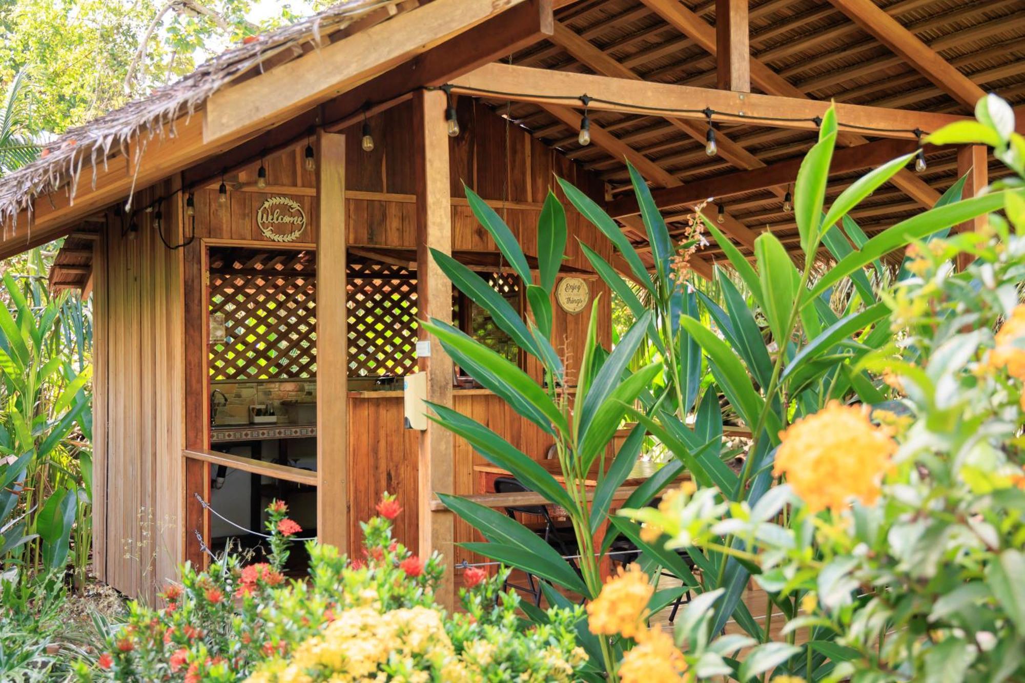 Bungalows Ache Cahuita Eksteriør billede