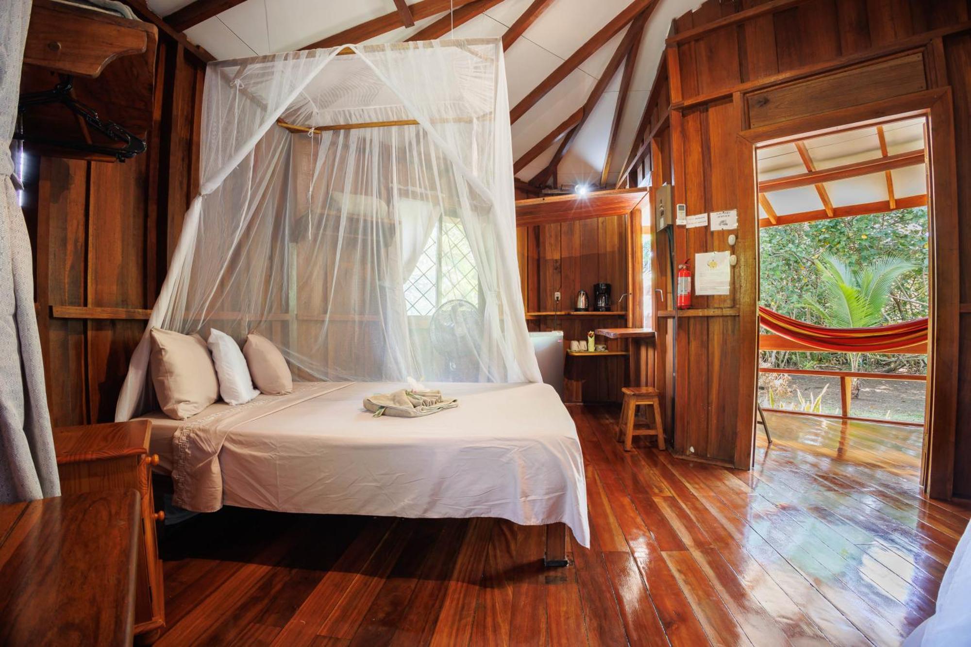 Bungalows Ache Cahuita Eksteriør billede