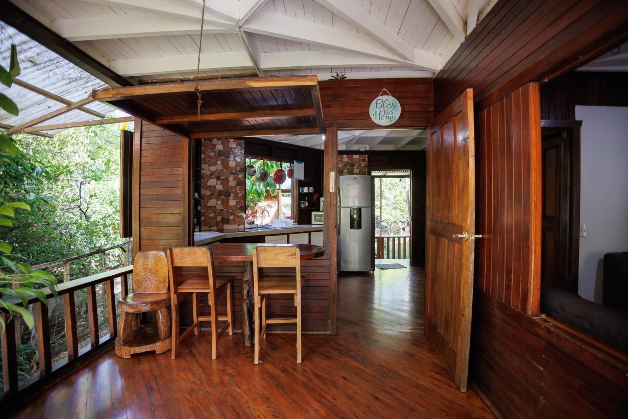 Bungalows Ache Cahuita Eksteriør billede