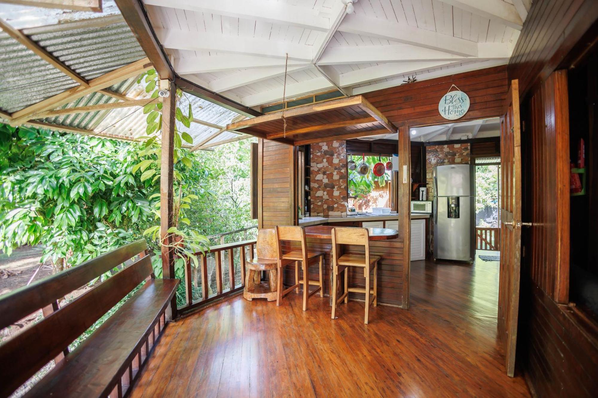 Bungalows Ache Cahuita Eksteriør billede