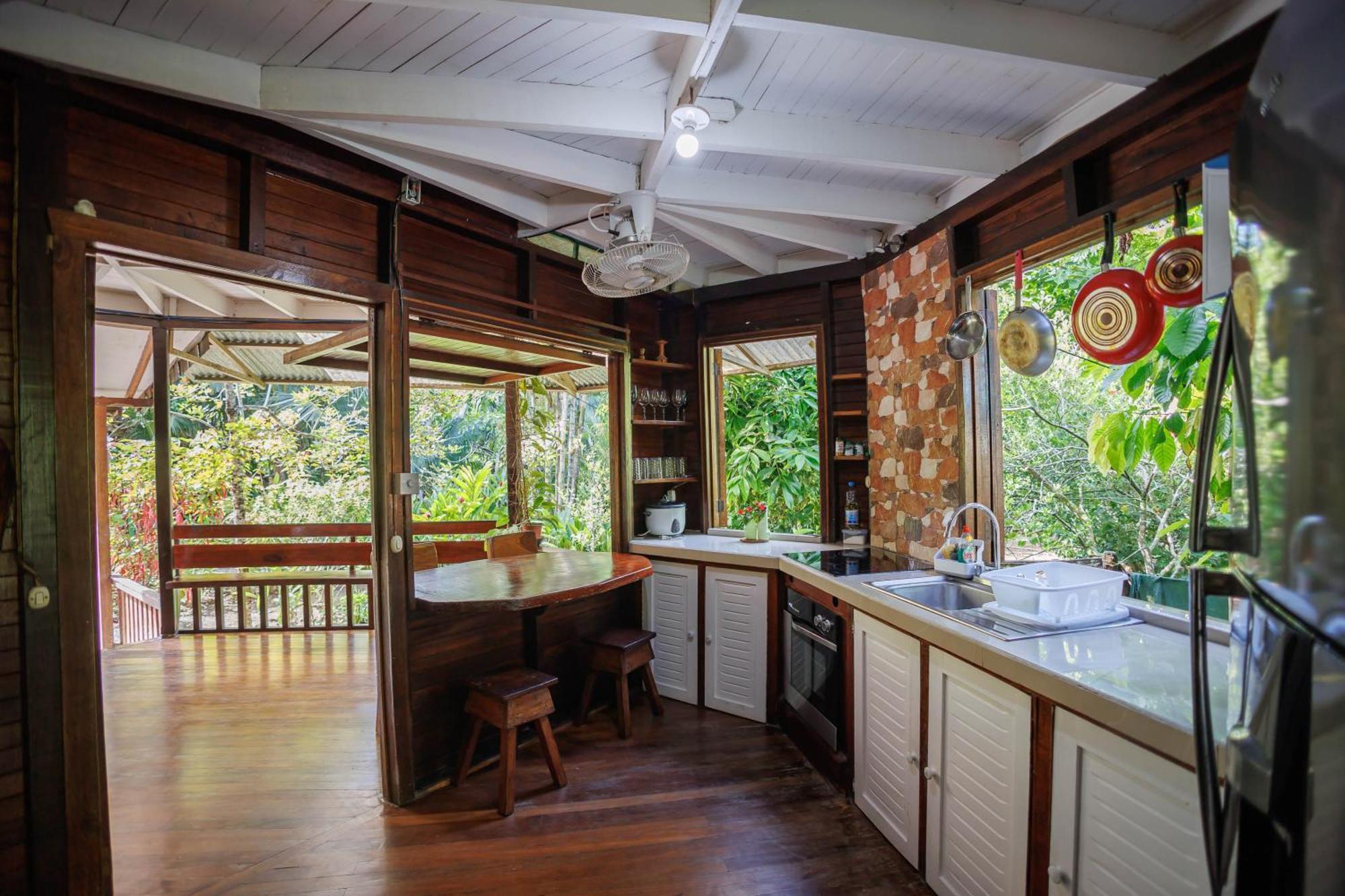 Bungalows Ache Cahuita Eksteriør billede