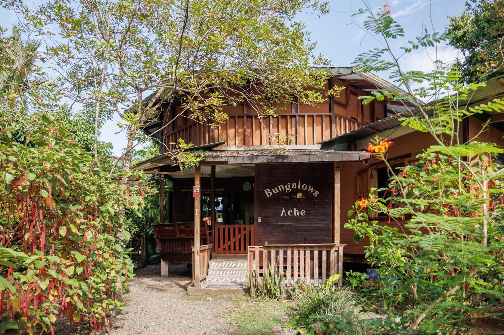 Bungalows Ache Cahuita Eksteriør billede